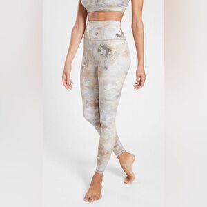 Athleta Women's Cream Patterned Leggings size SMALL great condition